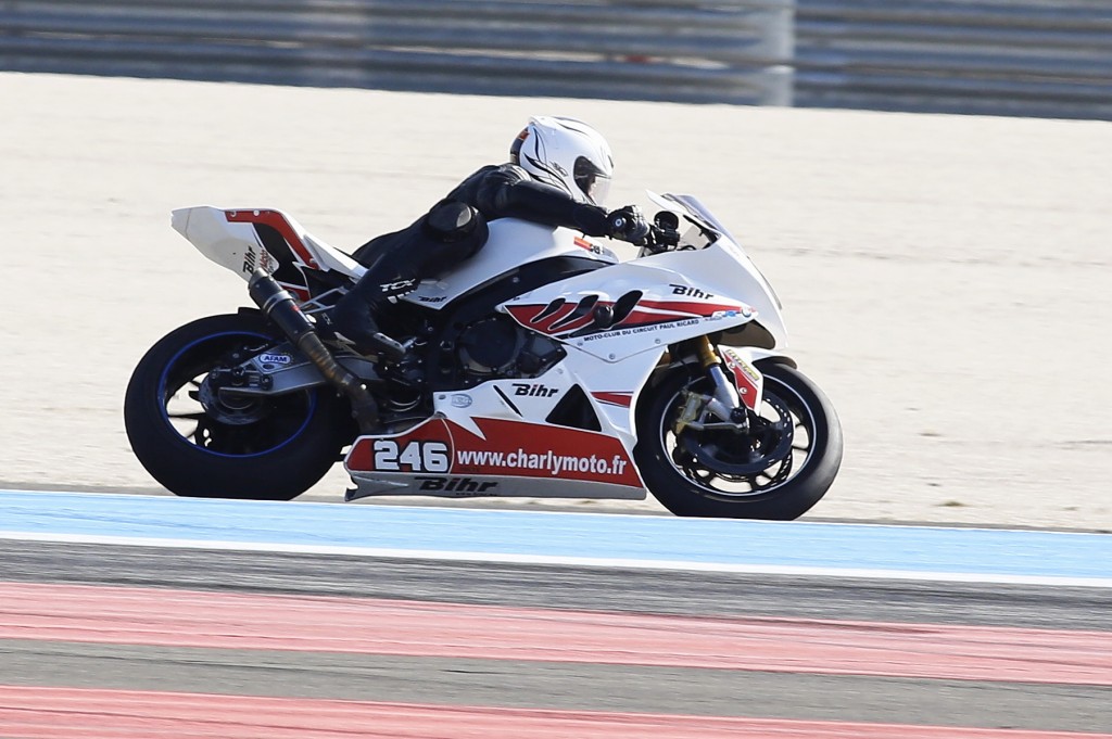 Bmw s1000rr sur le circuit Paul Ricard